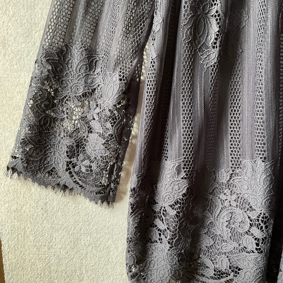 Chance or Fate Elegant Lace Tunic Top. Size L. - Picture 2 of 10